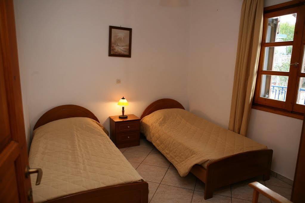 Kavos Apartments Alonissos Patitiri  Exterior photo