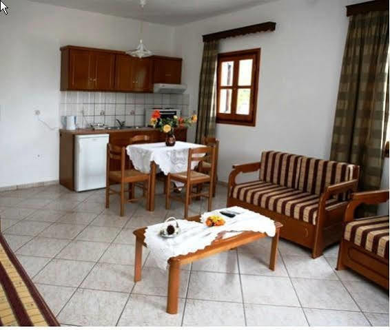 Kavos Apartments Alonissos Patitiri  Exterior photo