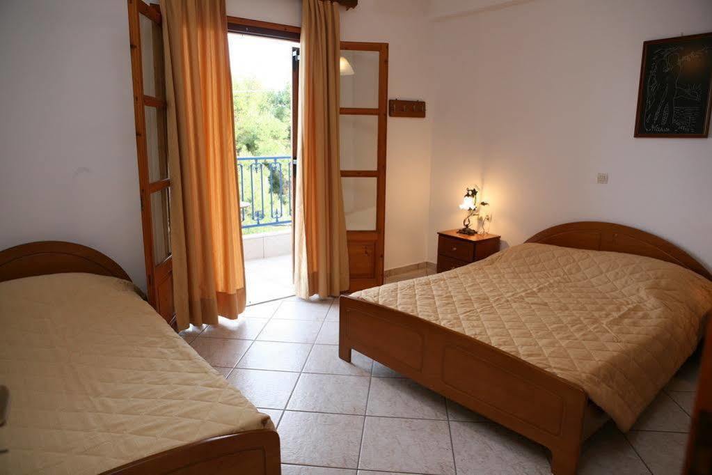 Kavos Apartments Alonissos Patitiri  Exterior photo