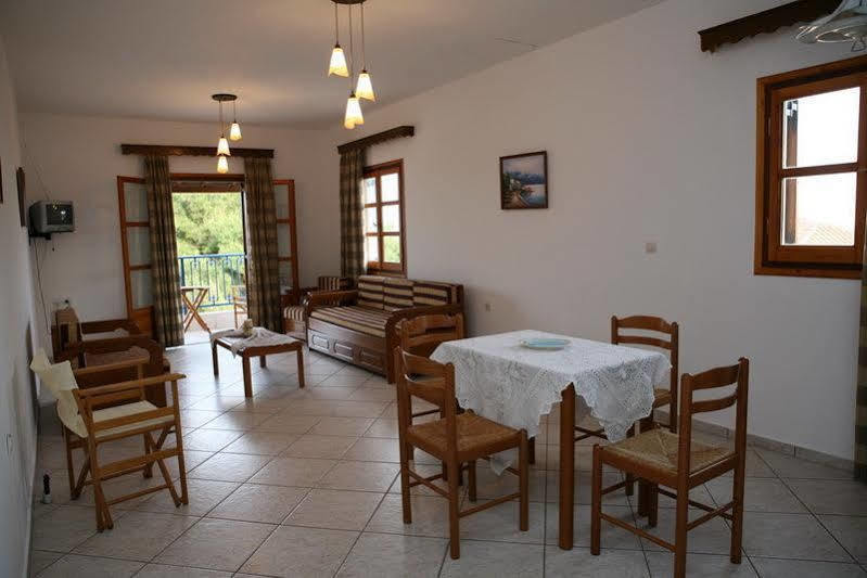 Kavos Apartments Alonissos Patitiri  Exterior photo