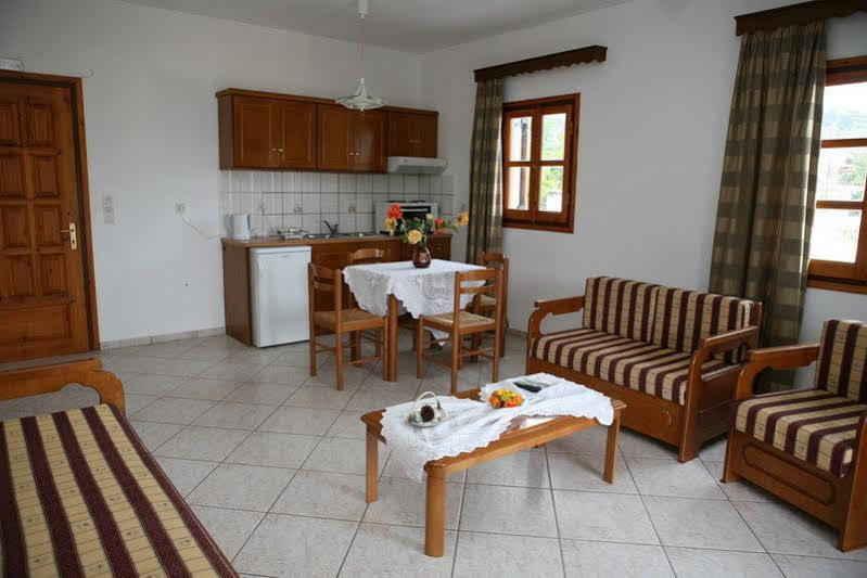 Kavos Apartments Alonissos Patitiri  Exterior photo